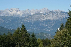 La Paganella e sul fondo le Dolomiti del Brenta