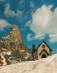 Cimon della Pala e la chiesetta di Passo Rolle